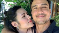 Penyanyi cantik ini sudah menikah dengan aktor tampan Hamish Daud. Usia pernikahannya telah berjalan 4 tahun dan mereka sudah dikaruniai seorang putri cantik. Foto: Instagram @raisa6690