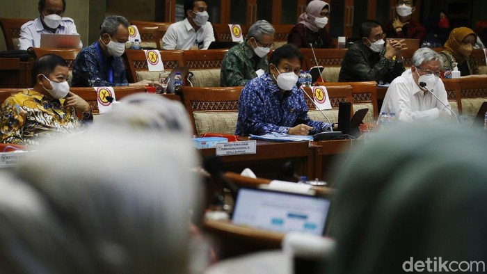 Menteri Kesehatan RI Budi Gunadi Sadikin hadiri rapat kerja bersama Komisi IX DPR. Raker itu membahas pengeluaran pemerintah terkait belanja di sektor kesehatan