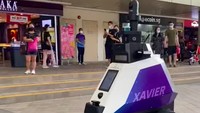 Dalam uji coba selama tiga pekan pada September lalu, dua robot dikerahkan untuk berpatroli di area permukiman dan sebuah pusat perbelanjaan setempat. Diketahui salah satu robot yang diujicoba itu bernama Xavier. Pool (YouTube).