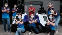 Singapura tengah melakukan pengujian untuk bisa menerapkan autonomous mobile robot atau polisi robot yang disapa Xavier. Foto: doc.htx.gov.sg / @wotophy