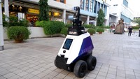 autonomous mobile robot didukung oleh 5 lembaga pemerintahan di Singapura, yakni HTX (Home Team Science and Technology Agency), National Environment Agency, Land Transport Authority, Singapore Food Agency, and Housing & Development Board. Foto: doc.htx.gov.sg / @wotophy