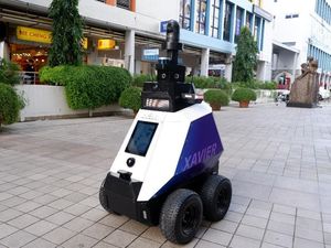 Ini Xavier, Polisi Robot Perazia Warga Singapura yang Parkir dan Merokok Sembarangan