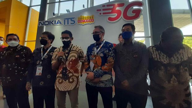 sandiaga uno hadiri Mobil Tanpa Sopir Pertama di Indonesia