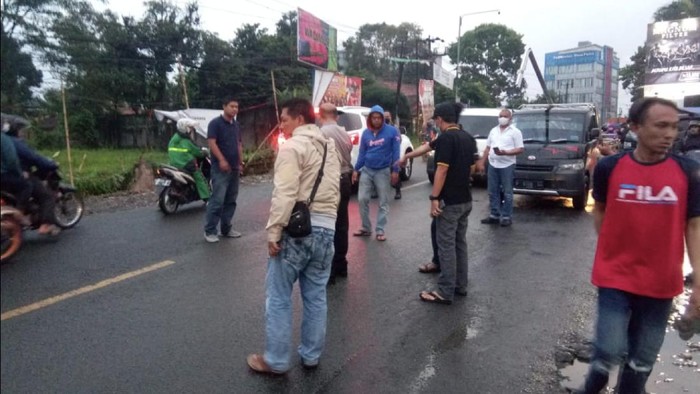 Sekelompok ormas serang markas penagih utang di Sukabumi