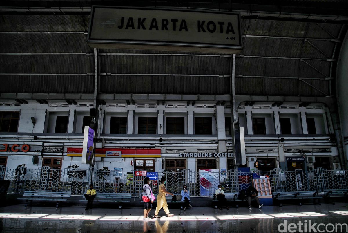 9 Fakta Tentang Stasiun Jakarta Kota Sudah Tahu<script async src=