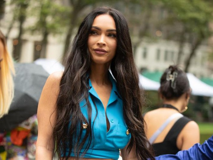 NEW YORK, NEW YORK - SEPTEMBER 09: Actress Megan Fox wears a matching blue crop top and pants at the Moschino show during New York Fashion Week on September 09, 2021 in New York City. (Photo by Melodie Jeng/Getty Images)
