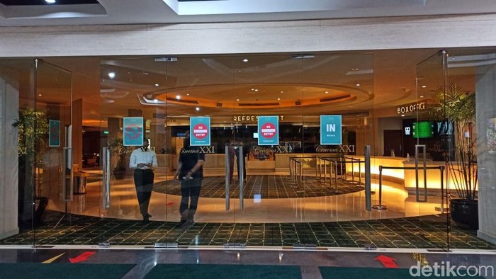 Suasana Bioskop Hari Pertama