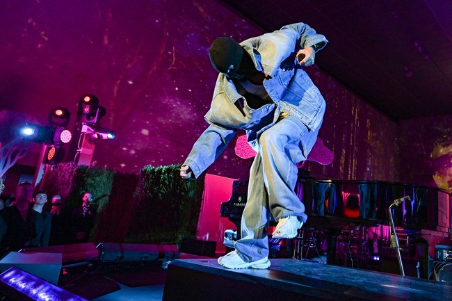 Aksi panggung Justin Bieber turut memeriahkan pesta MET Gala tahun ini. Tidak ketinggalan, ada pula penampilan Audra McDonald dan Mykal Kilgore ikut   (Foto: Getty Images for The Met Museum/Vogue)