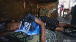 Tak Mampu Bayar Kontrakan, Suami-Istri Ini Ajak Anak Tidur di Angkringan