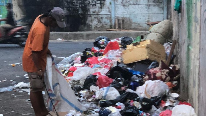 Tumpukan sampah di Kramat Pulo, Kramat, Senen,Jakarta Pusat.