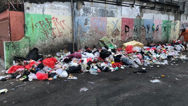 Tumpukan sampah di Kramat Pulo, Kramat, Senen,Jakarta Pusat.