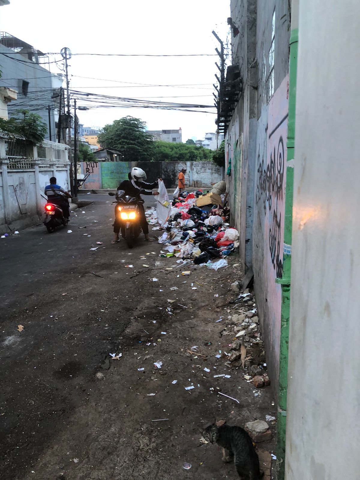 Tumpukan sampah di Kramat Pulo, Kramat, Senen,Jakarta Pusat.