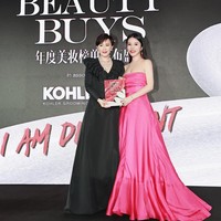 Wendy pun menceritakan pengalamannya menghadiri acara Met Gala. Ia mengaku butuh waktu tiga jam untuk mempersiapkan diri datang ke pagelaran akbar itu. Sebelumnya berpose di depan banyak kamera, ia juga butuh latihan terlebih dulu. Foto: Instagram @wendyyu_official