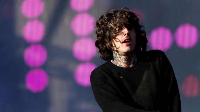 GLASTONBURY, ENGLAND - JUNE 24:  Oliver Sykes of Bring Me The Horizon performs on the Other Stage during the Glastonbury Festival at Worthy Farm, Pilton on June 24, 2016 in Glastonbury, England.  Now its 46th year the festival is one largest music festivals in the world and this year features headline acts Muse, Adele and Coldplay. The Festival, which Michael Eavis started in 1970 when several hundred hippies paid just Â£1, now attracts more than 175,000 people.  (Photo by Ian Gavan/Getty Images)