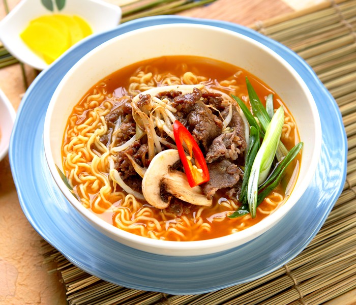 7 Bahan Ini Bisa Bikin Mie Instan Rasanya Kekinian dan Mewah