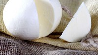 Salah satu keju termahal di dunia adalah keju moose. Keju inii diproduksi hanya di satu tempat yakni di peternakan Moose House di Swedia. Keju ini terbuat dari susu rusa dan menghasilkan susu berwarna putih dan diproduksi dengan jumlah yang sangat terbatas. Harganya sekitar US$ 1.074 per kg atau setara Rp 15,25 juta.Foto: Dok. tibetua