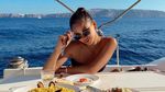 10 Foto Alyssa Daguise dengan Bahu Indah yang Bikin Al Ghazali Nyaman