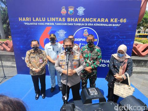 Polisi Sidoarjo akan mengasuh 99 anak yatim piatu. Mereka menjadi yatim, piatu atau yatim piatu setelah orang tuanya meninggal terpapar COVID-19.