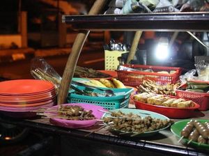 Kemunculan Listrik, Lampu Setan dan Budaya Wedangan di Solo