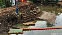 Pengerukan ini juga untuk mengantisipasi pendangkalan sungai tersebut.