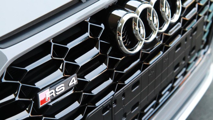Audi RS 4 Avant Audi RS 4 Avant resmi diperkenalkan di Indonesia