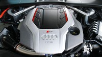 Di balik bonetnya, Audi RS 4 Avant menggunakan mesin bensin V6 2.9 Liter TFSI Twin-Turbo. Di atas kertas mampu menghasilkan tenaga puncak hingga 450 PS dan torsi maksimal 600 Nm. Torsi puncak ini dapat diraih mulai 1.900 hingga 5.000 rpm yang memungkinkan mobil ini berakselerasi 0 – 100 km/jam hanya dalam 4,1 detik. Tenaga di atas disalurkan melalui sistem penggerak empat roda permanen quattro melalui transmisi 8-percepatan tripronic. Foto: Audi