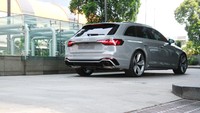 Spoiler di atas kaca belakang serta diffuser yang diapit dua pipa pembuangan juga semakin mempertegas tampilannya. Foto: APHIT McKlein/Audi