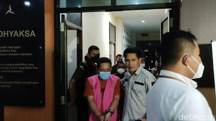 Tohidi, buronan jaksa di Garut yang menghilang 12 tahun akhirnya tertangkap. Dia terlacak saat menggugat istrinya ke Pengadilan Agama Subang.