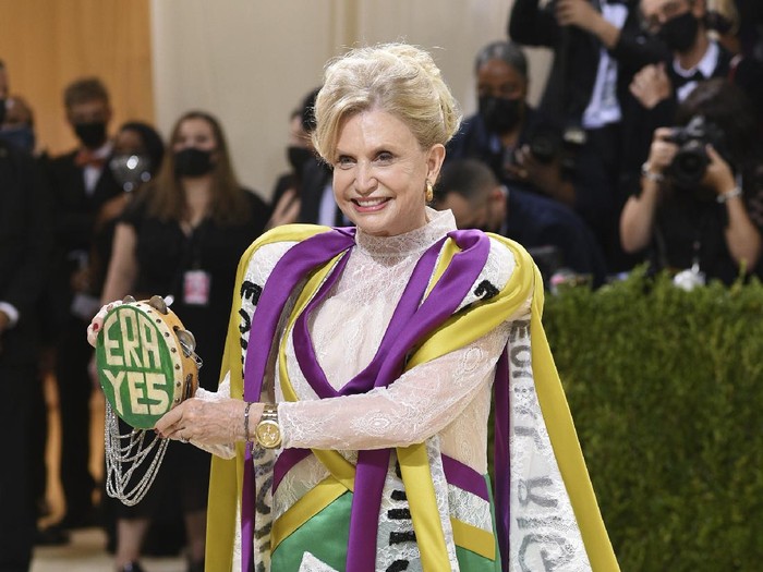 Gaya anggota DPR AS Carolyn Maloney di MET Gala 2021 (Foto: Evan Agostini/Invision/AP) Gaya anggota DPR AS Carolyn Maloney di MET Gala 2021 (Foto: Evan Agostini/Invision/AP)