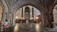 Area katedral yang menjadi objek wisata turis mancanegara
