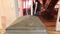 Peti abu jenazah penjelajah Alfonso dAlburqueque yang tersimpan di museum geografi Lisabon