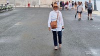 Berfoto sejenak di sekitar area monumen
