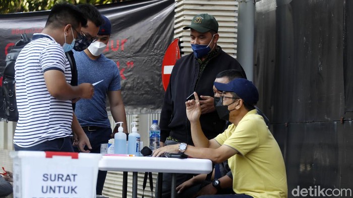 Sejumlah aktivis mendirikan kantor 'KPK Darurat' yang berfokus memberikan advokasi kepada 56 pegawai KPK yang diberhentikan. Begini suasananya.