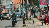 Sebagian besar tiang-tiang ini dipasang berumpun hingga 3 tiang di satu titik. Namun ada juga tiang yang berdiri tunggal.  