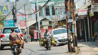 Pencabutan tiang ini didasari dari hasil rapat antara Dinas Pekerjaan Umum (PU) Kota Tangsel, Camat Ciputat Timur, Lurah Pondok Ranji dan Cempaka Putih, serta sejumlah provider pemilik tiang utilitas pada 20 Agustus lalu, target pembongkaran tiang makan jalan ini jatuh pada 20 September nanti.