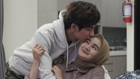 Ada momen Tami mengaku mau ke Jakarta dan mau jalan-jalan. Namun, Evan justru memilih untuk ke Aceh menemui Tami. Bertemu pertama kali dengan Tami, Evan langsung jatuh hati karena kesetiaan Tami selama enam tahun selalu mendukungnya dari jauh. Dia kemudian berani membicarakan pernikahan. Foto: Instagram @evanmarvino