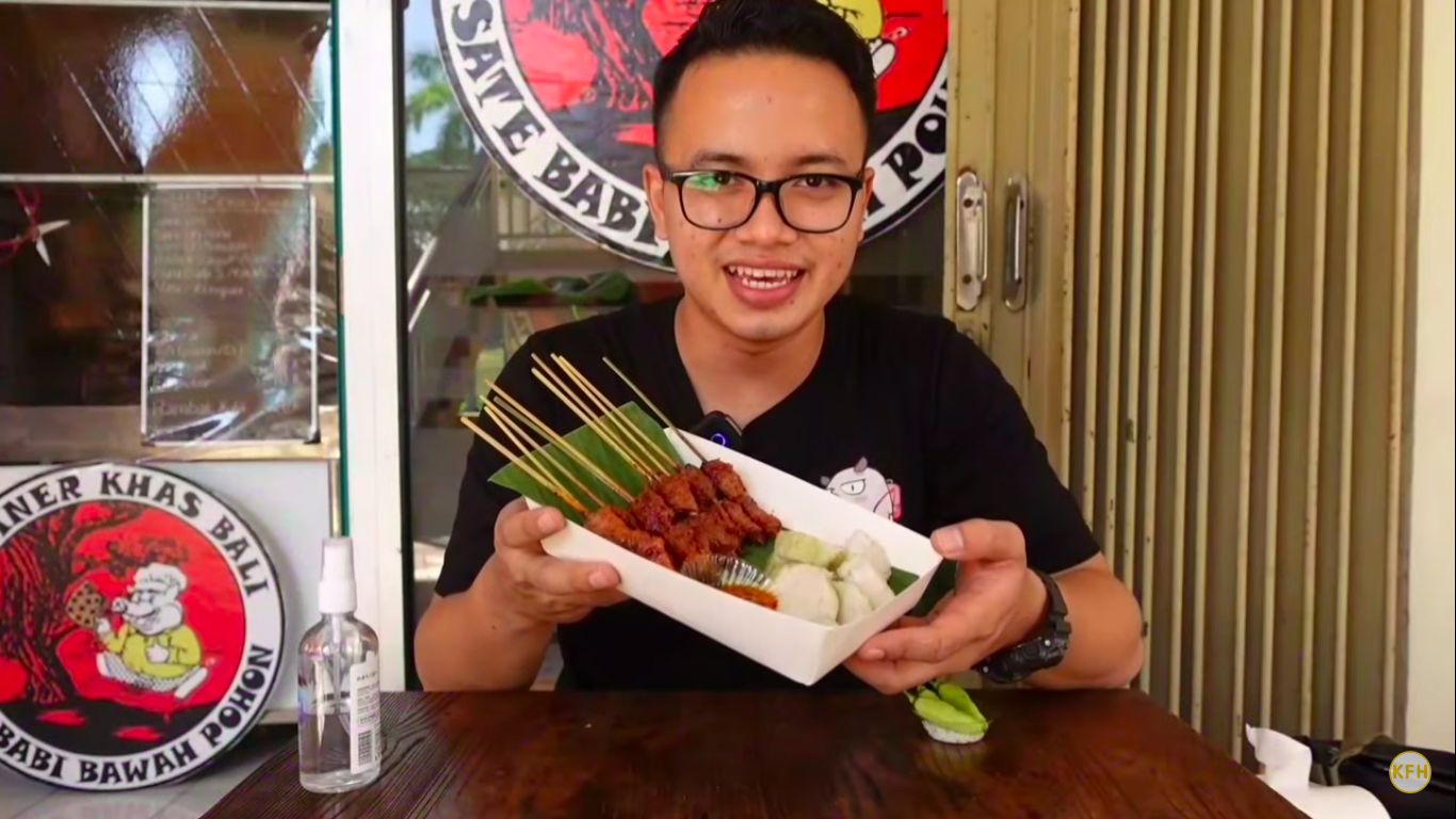Bikin Ngiler! 5 Food Vlogger Ini Hobi Kulineran Olahan Babi