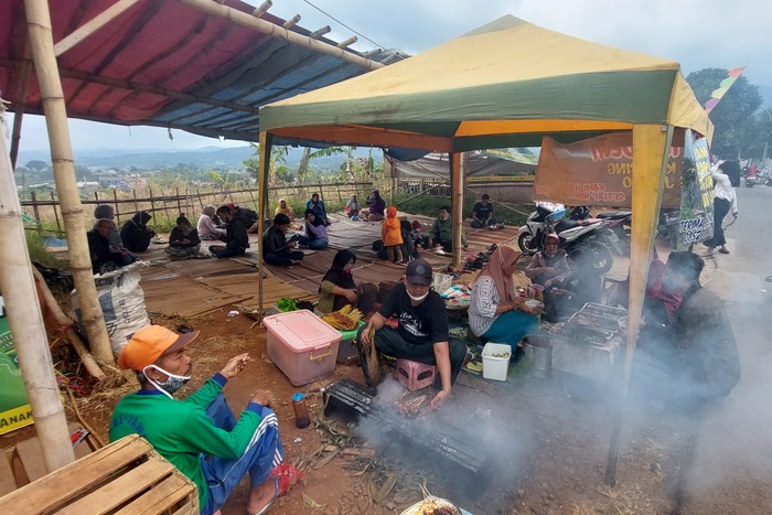 Cuma Ada Hari Minggu, Ini Sate Jando Ibu Dewi yang Bikin Ketagihan