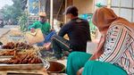Bikin Ketagihan! Sate Jando Ibu Dewi Cuma Ada di Hari Minggu