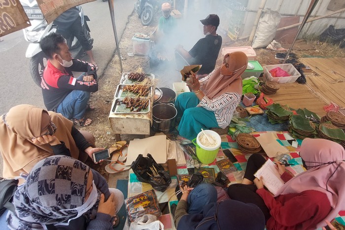 Cuma Ada Hari Minggu, Ini Sate Jando Ibu Dewi yang Bikin Ketagihan