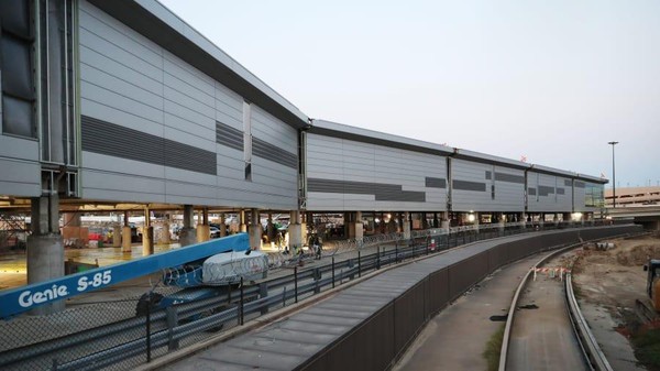 Bandara DFW bisa membangun empat gate baru karena luasnya mencapai 17.000 hektar di dataran luas Texas Utara antara Dallas dan Forth Worth. (Bandara DFW) Bandara DFW bisa membangun empat gate baru karena luasnya mencapai 17.000 hektar di dataran luas Texas Utara antara Dallas dan Forth Worth. (Bandara DFW)