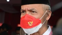 Poin yang terpotret dalam survei ini adalah dukungan berdasarkan massa pemilih partai. Dari sejumlah nama kandidat potensial, dukungan terhadap Gubernur Jawa Tengah Ganjar Pranowo terutama datang dari pendukung PDIP (28%), PKB (27%), PPP (21%), dan NasDem (20%). Muhajir Arifin/detikcom.