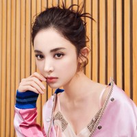 Guli Nazha telah terjun ke industri hiburan sejak berusia 16 tahun. Dia mengikuti kontes modelling dan meraih gelar Most Photogenic. Foto: Facebook Gulinazha