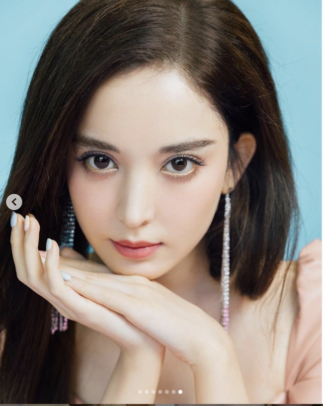 Guli merupakan brand ambassador China pertama untuk merek Fendi yang merupakan keturunan Uyghur, kelompok etnis Turki yang menetap di Asia Timur dan Asia Tengah. Foto: Instagram