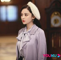 Selain memesona dengan kecantikannya, Gulnazar atau Guli Nazha juga memiliki banyak prestasi di industri hiburan. Salah satunya, ia pernah memenangkan penghargaan pendatang baru pada Golden Phoenix Award 2015 dan Huading Awards 2018. Foto: Facebook Gulinazha