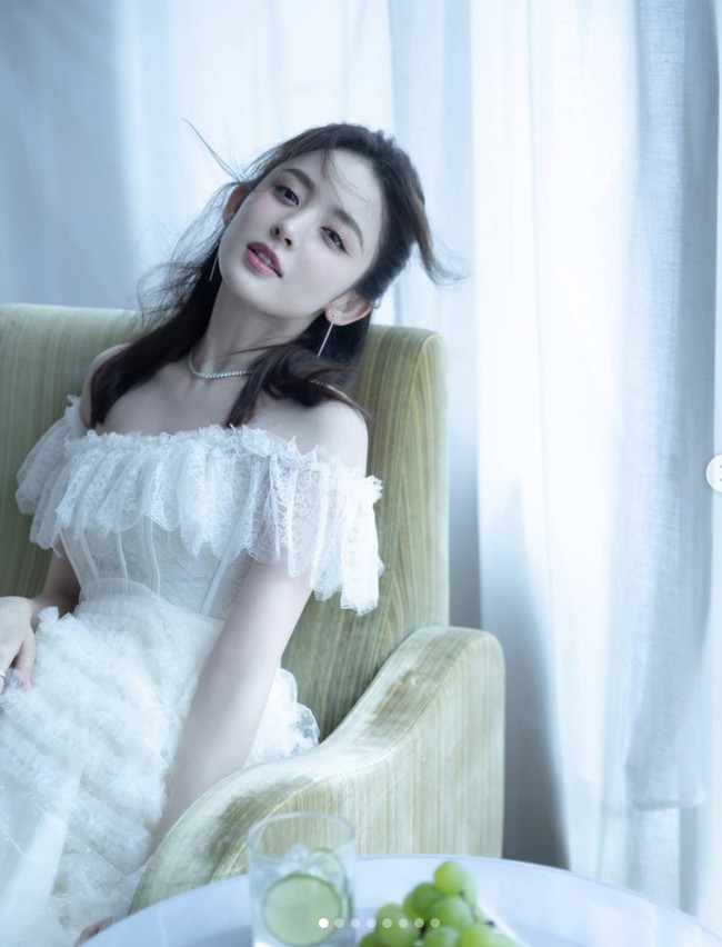 Saat TC Candler Asia merilis daftar 100 Wanita Tercantik Se-Asia 2018. Guli Nazha berada di urutan ke-9. Sementara rekannya sesama aktris Uighur, Dilraba Dilmurat ada di urutan ke-6.  Foto: Instagram