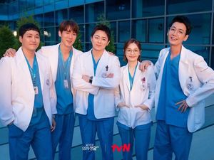 Hospital Playlist Dibuat Spin-Off, Ini Semua yang Kamu Perlu Tahu!