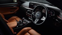 Mesinnya yang bertenaga ini dikawinkan dengan transmisi BMW M Steptronic 8-percepatan. Selain itu, untuk menjaga keselamatan ketika dibawa berlari, M5 Competition juga dibekali dengan BMW M Carbo ceramic brakes.