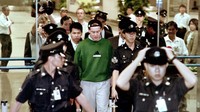 Nick Leeson yang merupakan broker dan dia meruntuhkan Barings Bank akibat penipuan yang dilakukannya. (CNBC)
