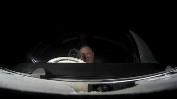 Tidak disebutkan berapa biaya penerbangan ini, Isaacman hanya memberi bocoran di bawah USD 200 juta. Di angkasa, mereka mengitari Bumi 90 menit sekali dengan kecepatan sekitar 22 kali kecepatan suara. Foto: Inspiration4